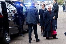 Mujer cercana a cardenal, detenida en caso de corrupción