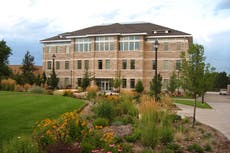 Estudiantes contraen intencionalmente Covid-19 para vender su plasma