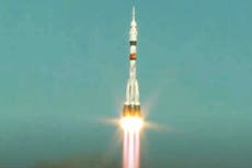 Astronautas llegan a Estación Espacial Internacional en tiempo récord