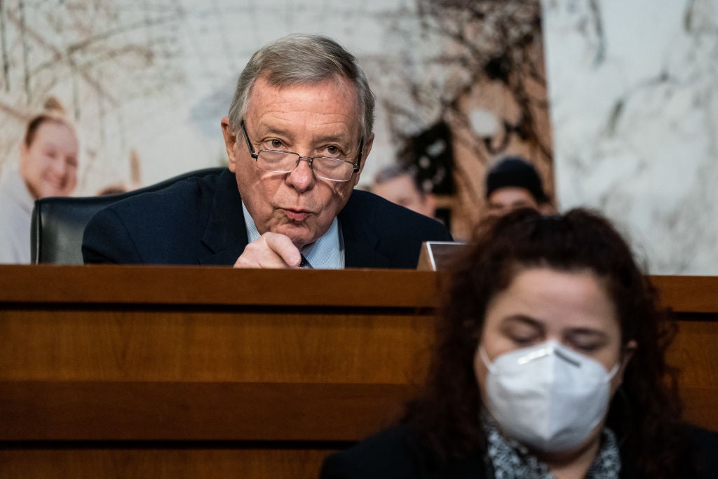 Durbin acusa a Trump por su desdén contra el Obamacare