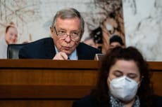Durbin acusa a Trump por su desdén contra el Obamacare