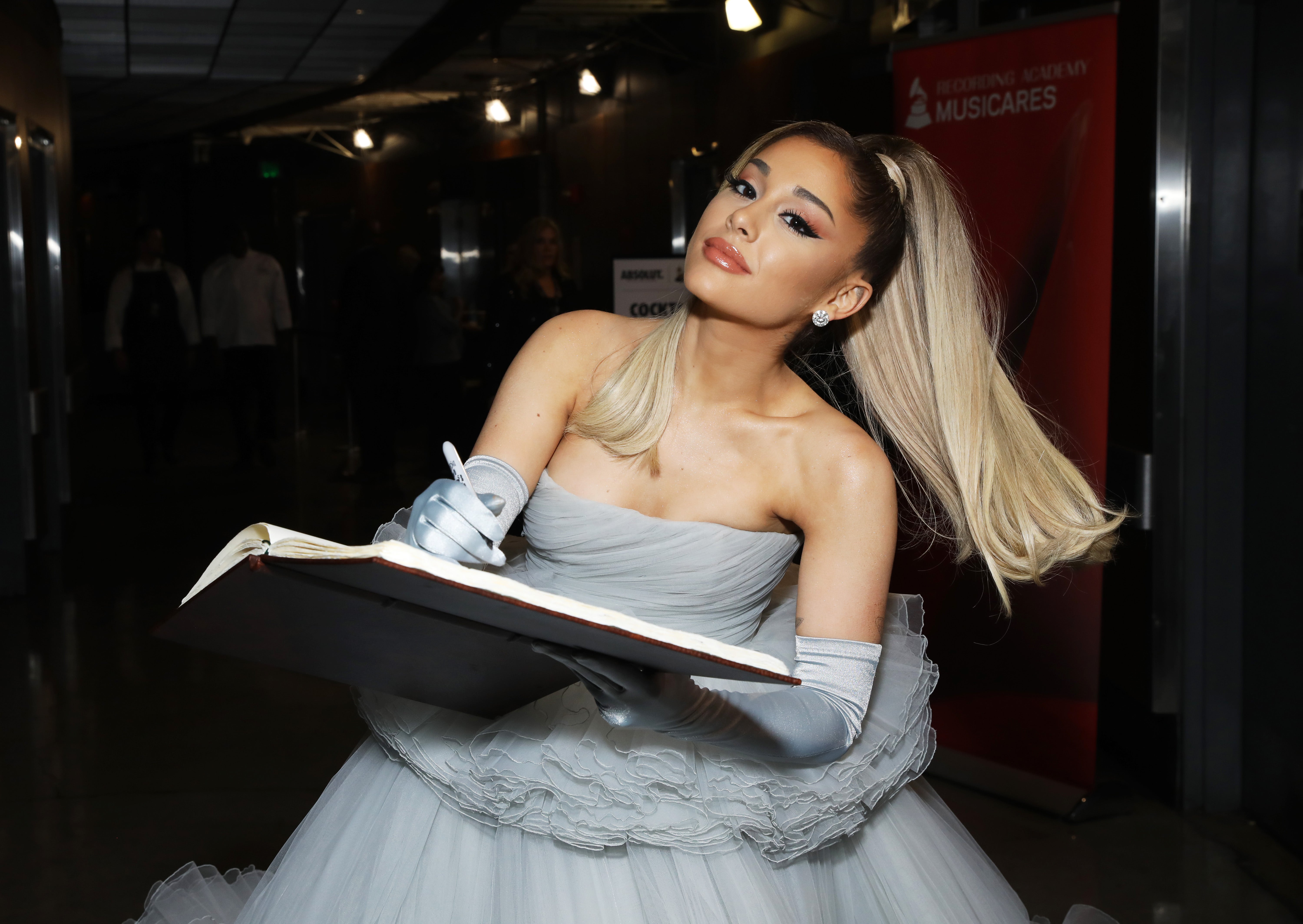 Ariana Grande en los Grammy el 26 de enero de 2020 en los Ángeles, California