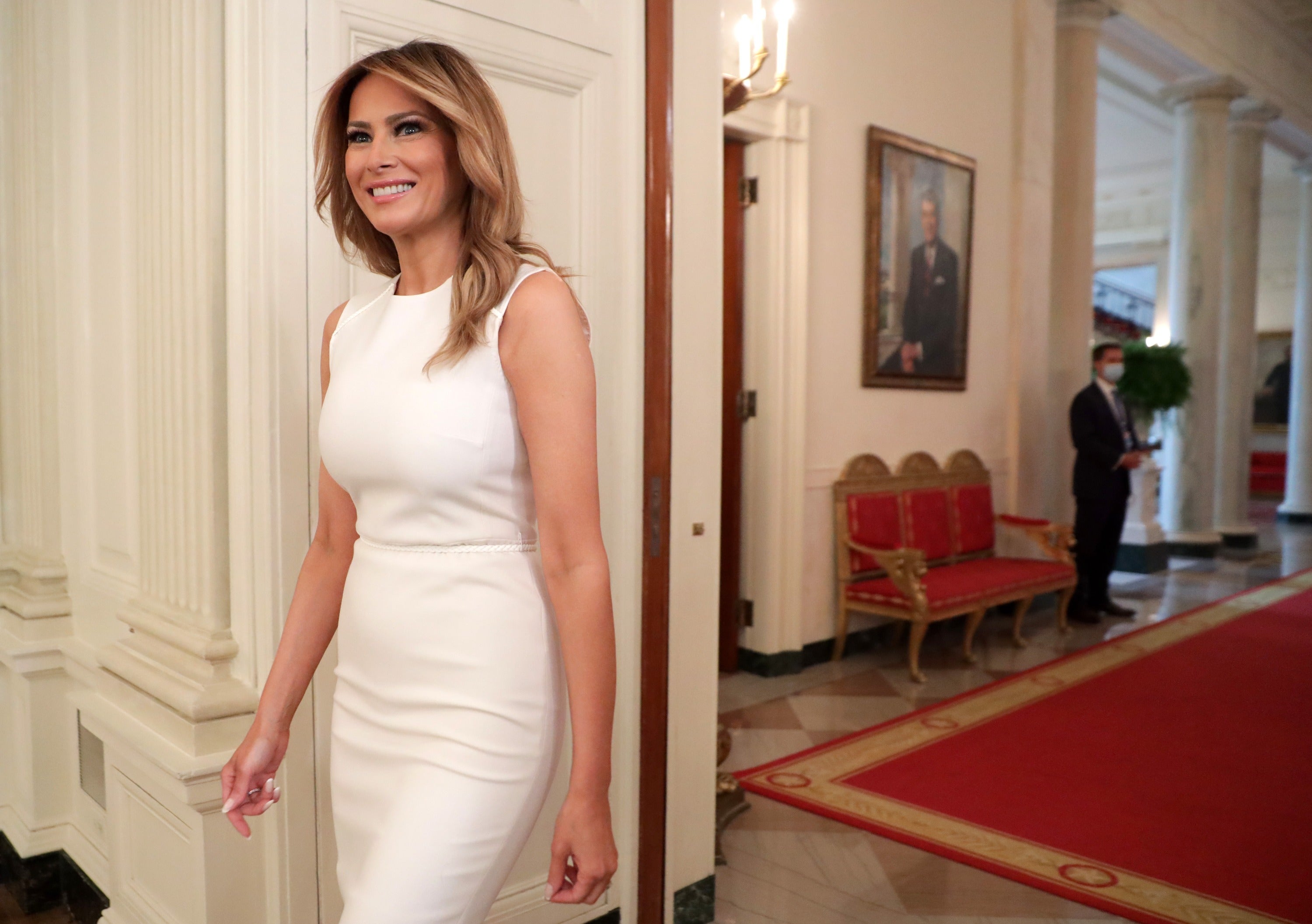 Melania Trump afirma que su recuperación de Covid-19 fue ‘dieta equilibrada, aire fresco y vitaminas’