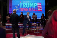 Trump y Biden se enfrentan en foros simultáneos por TV