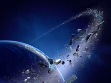 Japón creará satélites de madera para eliminar la basura espacial