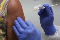 Pfizer buscará aprobación de emergencia para vacuna el próximo mes