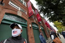 El estadio de béisbol Fenway Park se convirtió en sede de votación