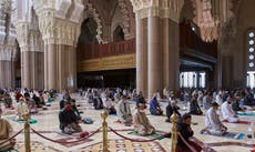 Marruecos reabre mezquitas mientras el número de casos Covid aumenta