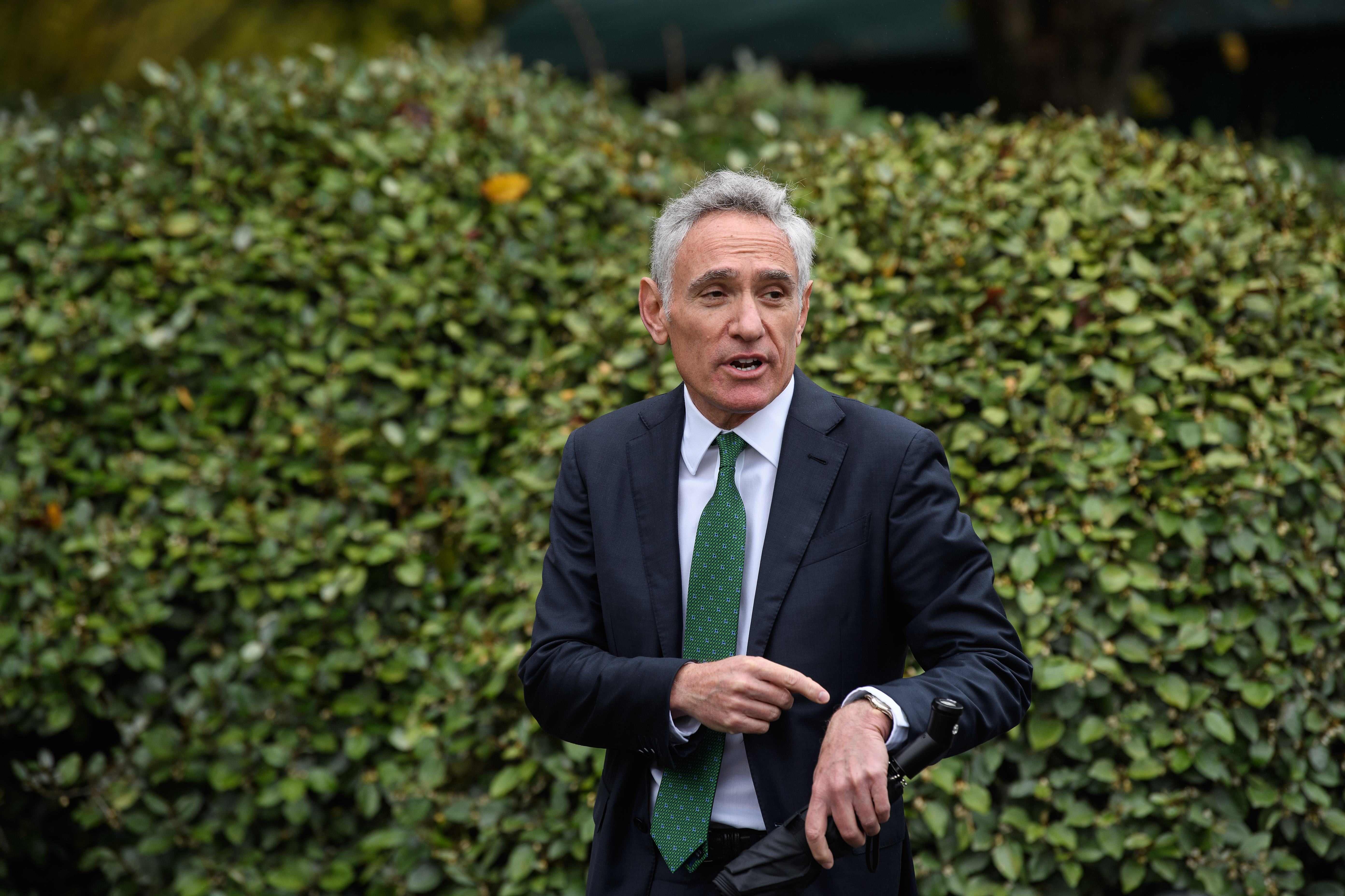 Twitter elimina publicación ‘engañosa’ del asesor de Covid-19 de Trump