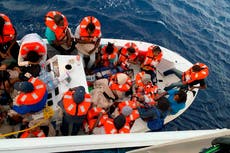 Crucero rescata a 24 personas de un barco frente a la costa de Florida