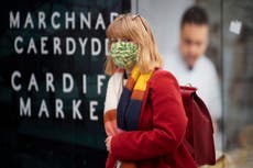 Gales impone severas restricciones para combatir coronavirus