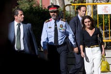 Tribunal español absuelve policía catalana de participar en secesión