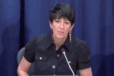 Ghislaine Maxwell fue abusada físicamente por un guardia de la prisión, afirma una abogada