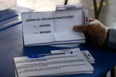 Chilenos decidirán en las urnas si reforman su constitución