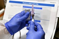 Reguladores en EE.UU. abordan problemas con vacuna del COVID-19