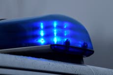 Mujer secuestra a su abuela en California para obligarla a practicarse un exorcismo