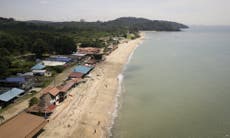Panameños alistan la reapertura de sus playas tras siete meses 