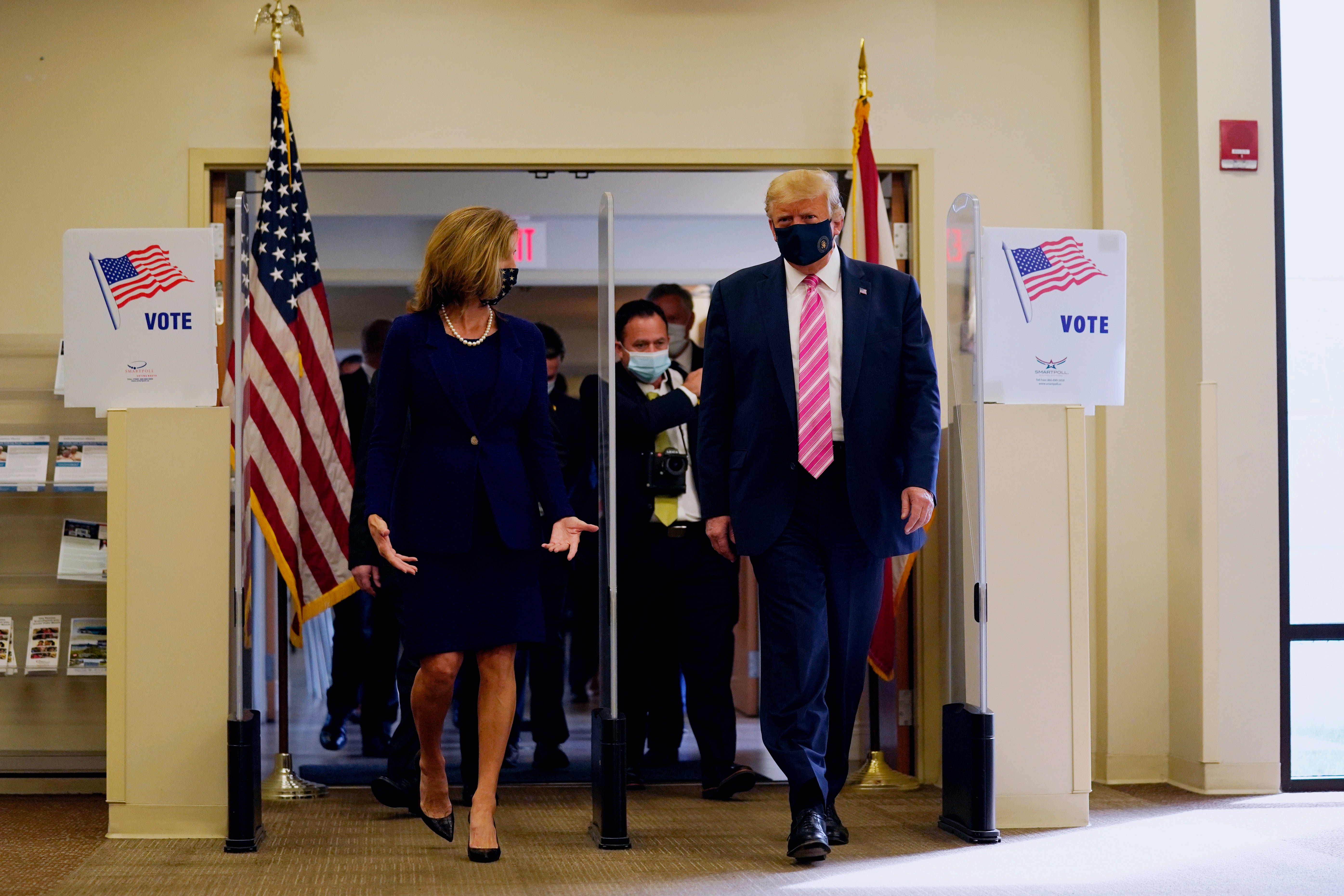 Donald Trump emite su voto en Florida