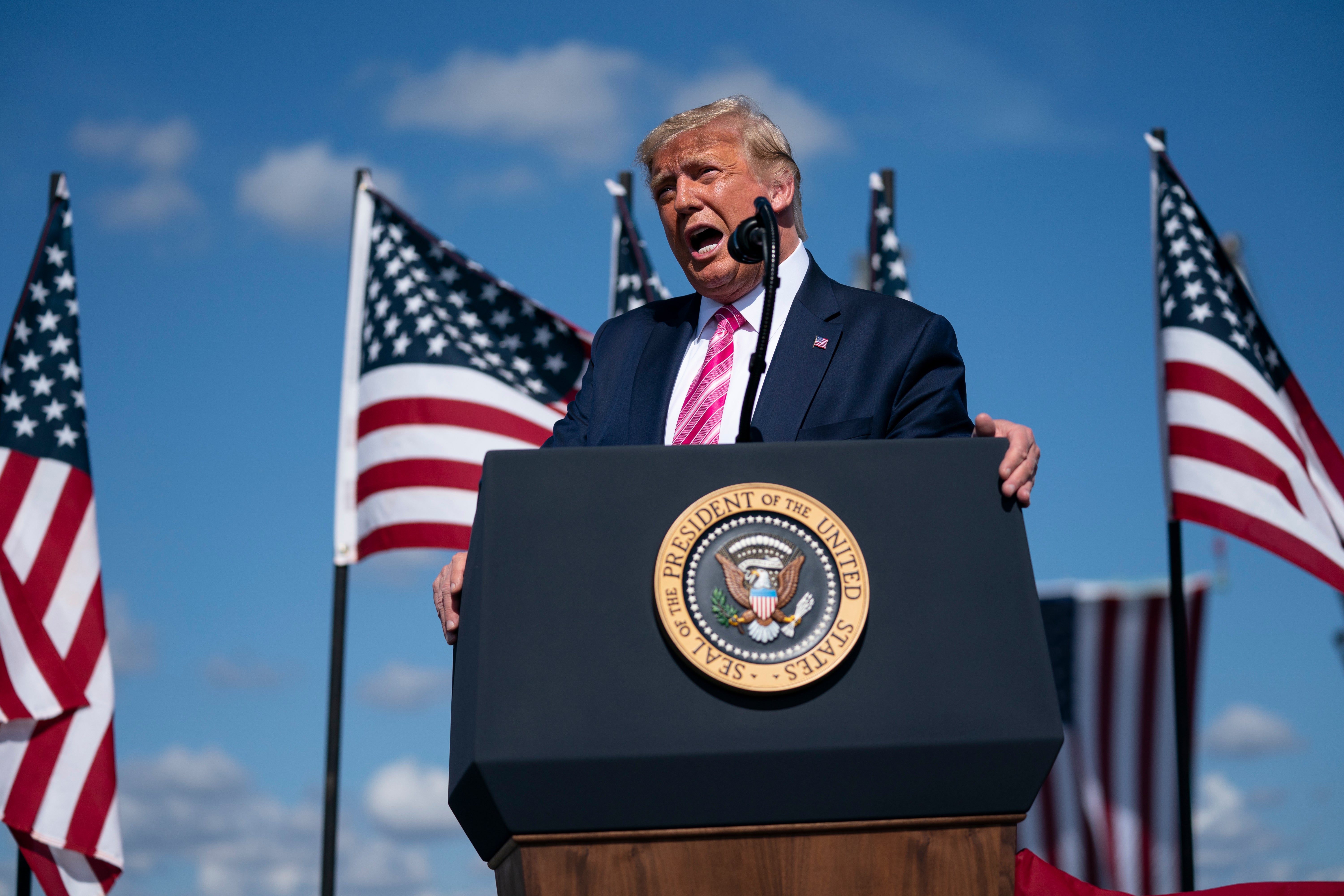 Donald Trump culpa a las pruebas por aumento de contagios de Covid