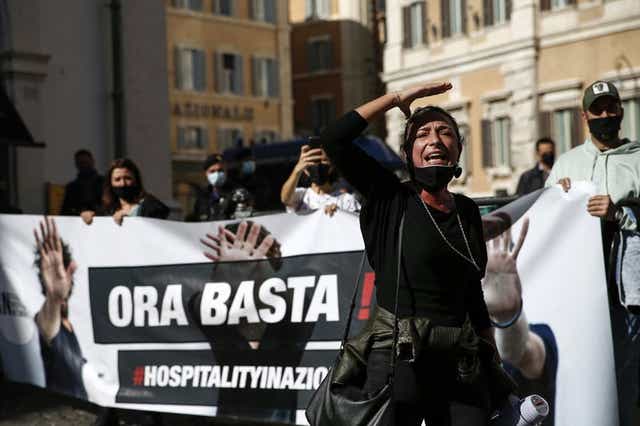 La protesta por las restricciones contra el coronavirus en Roma, el 25 de octubre del 2020. (Cecilia Fabiano/LaPresse)