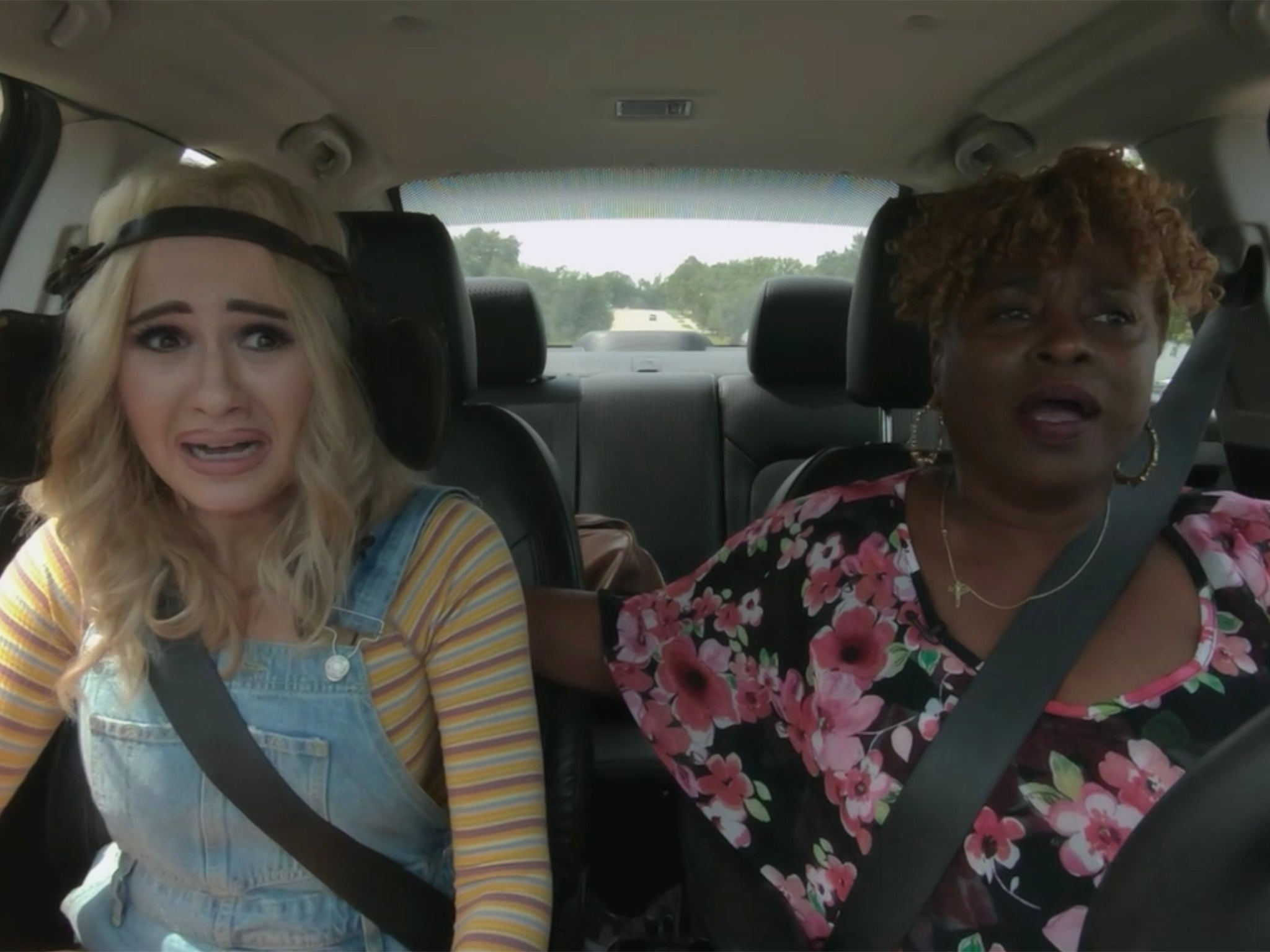 Niñera acusa traición tras actuar en Borat 2