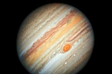 La NASA capta misteriosos “elfos” y “duendes” en Júpiter