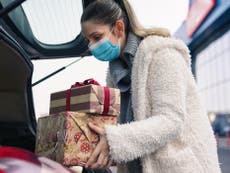Los compradores navideños comienzan temprano en medio de la pandemia de coronavirus