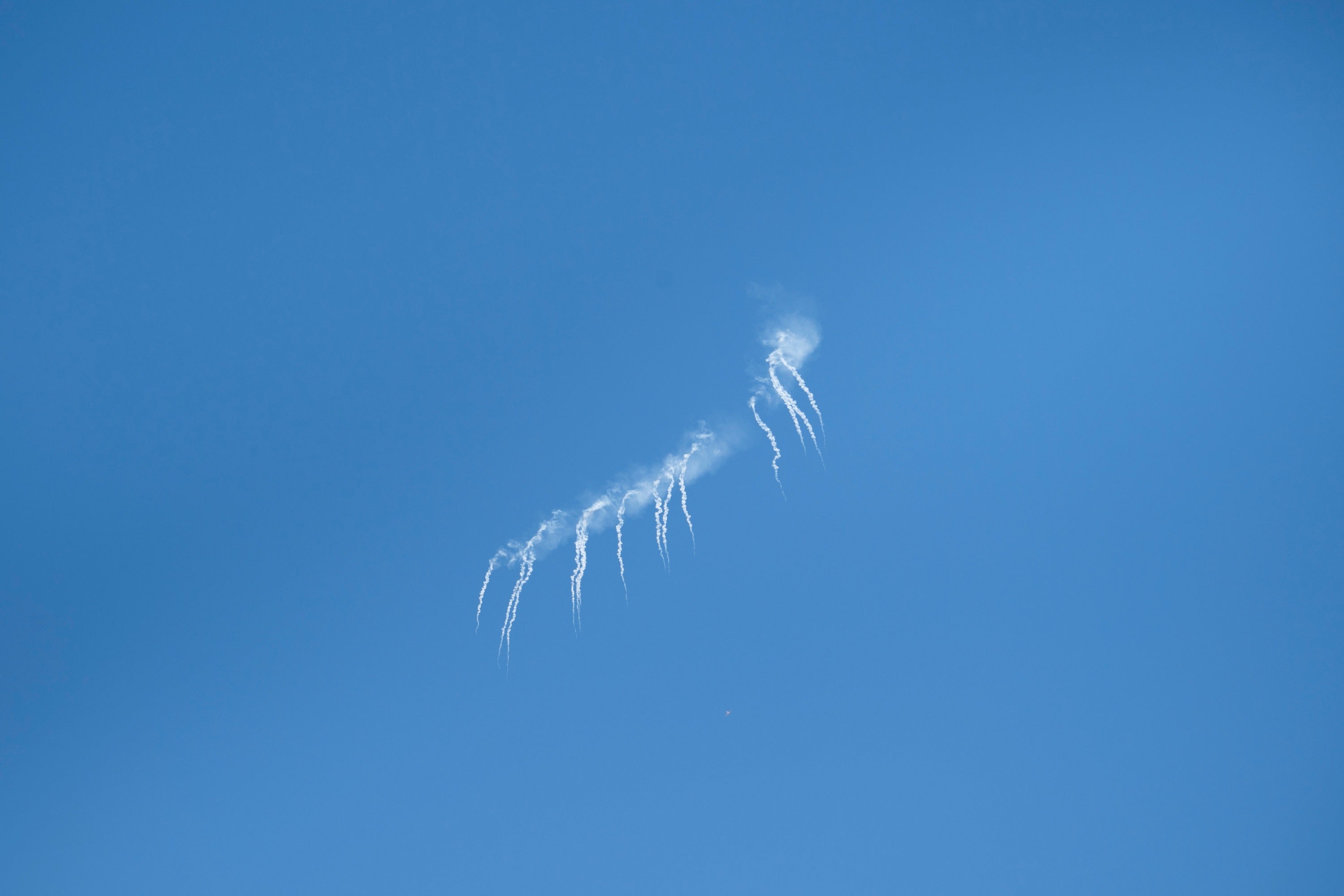 Jet de combate intercepta un avión en pleno mitin de Donald Trump