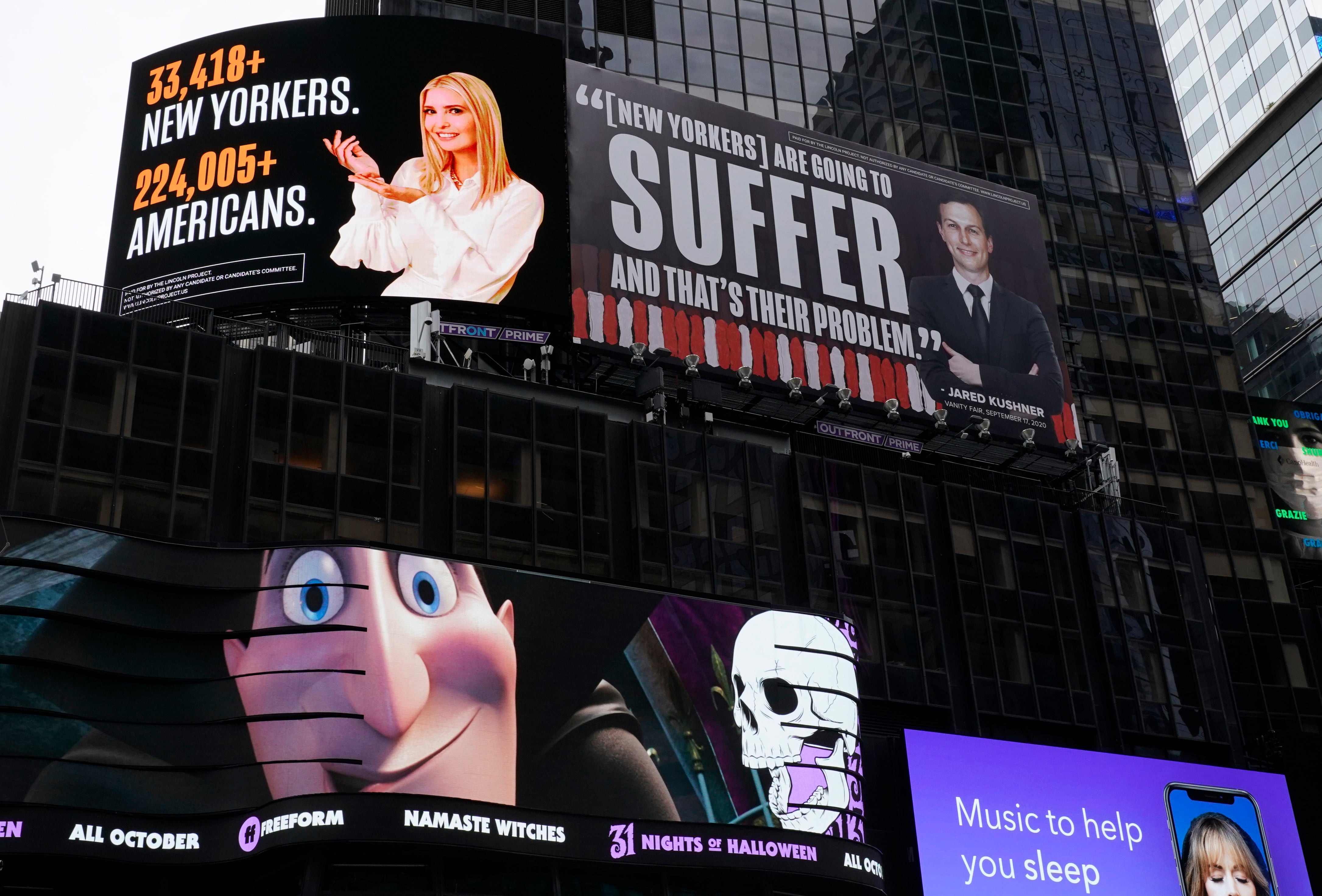 Vallas publicitarias en Times Square, visto el 25 de octubre