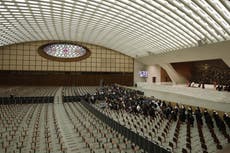 Vaticano suspende audiencias con público debido a COVID-19