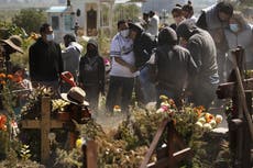 Pandemia atenúa la celebración de Día de Muertos en México
