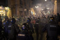 Barcelona: Enfrentamientos en protestas contra medidas del COVID-19