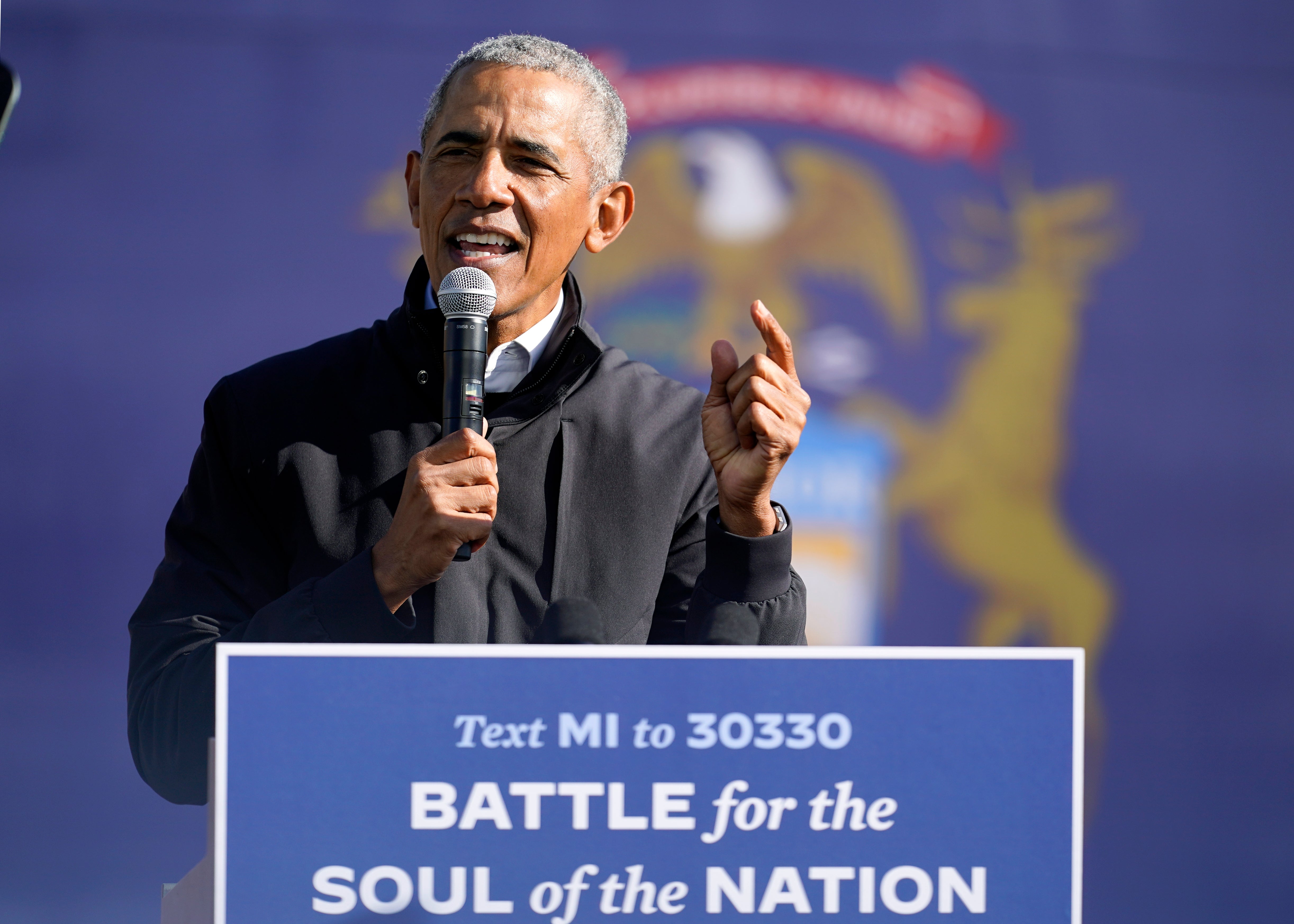 Obama apareció junto a Joe Biden en un evento de campaña en la ciudad de Flint