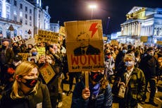 37 detenidos en Varsovia tras protesta contra la ley de aborto