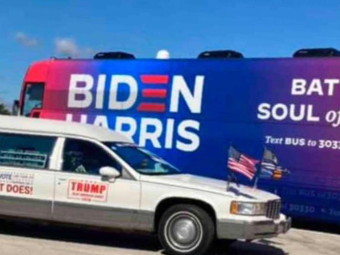 Trump apoya acto de intimidación a autobús de Biden en Texas