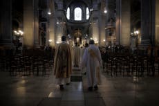 Iglesias en Francia honran a las víctimas de los ataques de Niza