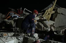 Hombre de 70 años es rescatado tras sismo en Turquía