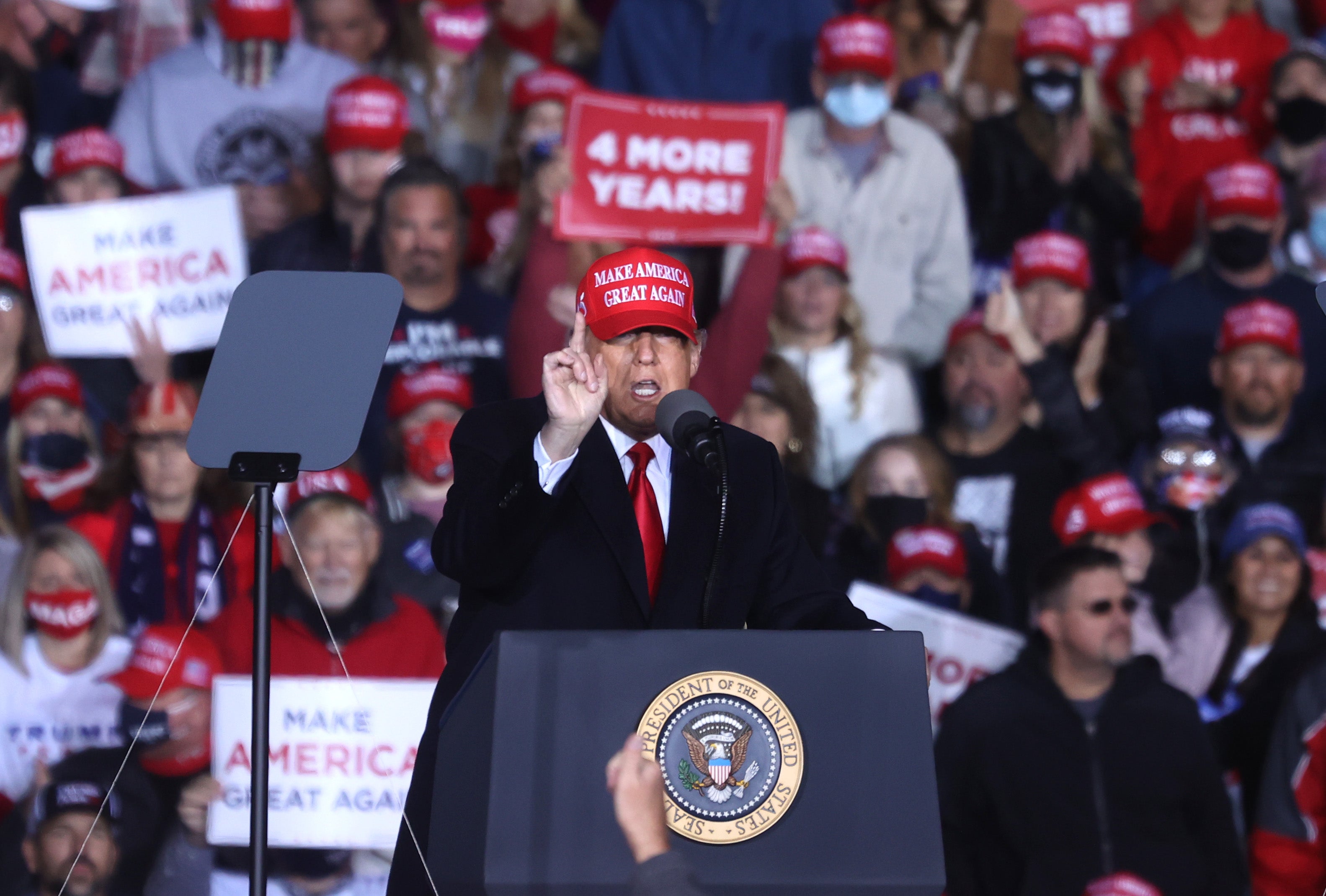 Donald Trump realiza un mitin de campaña en Georgia 2 días antes de las elecciones.