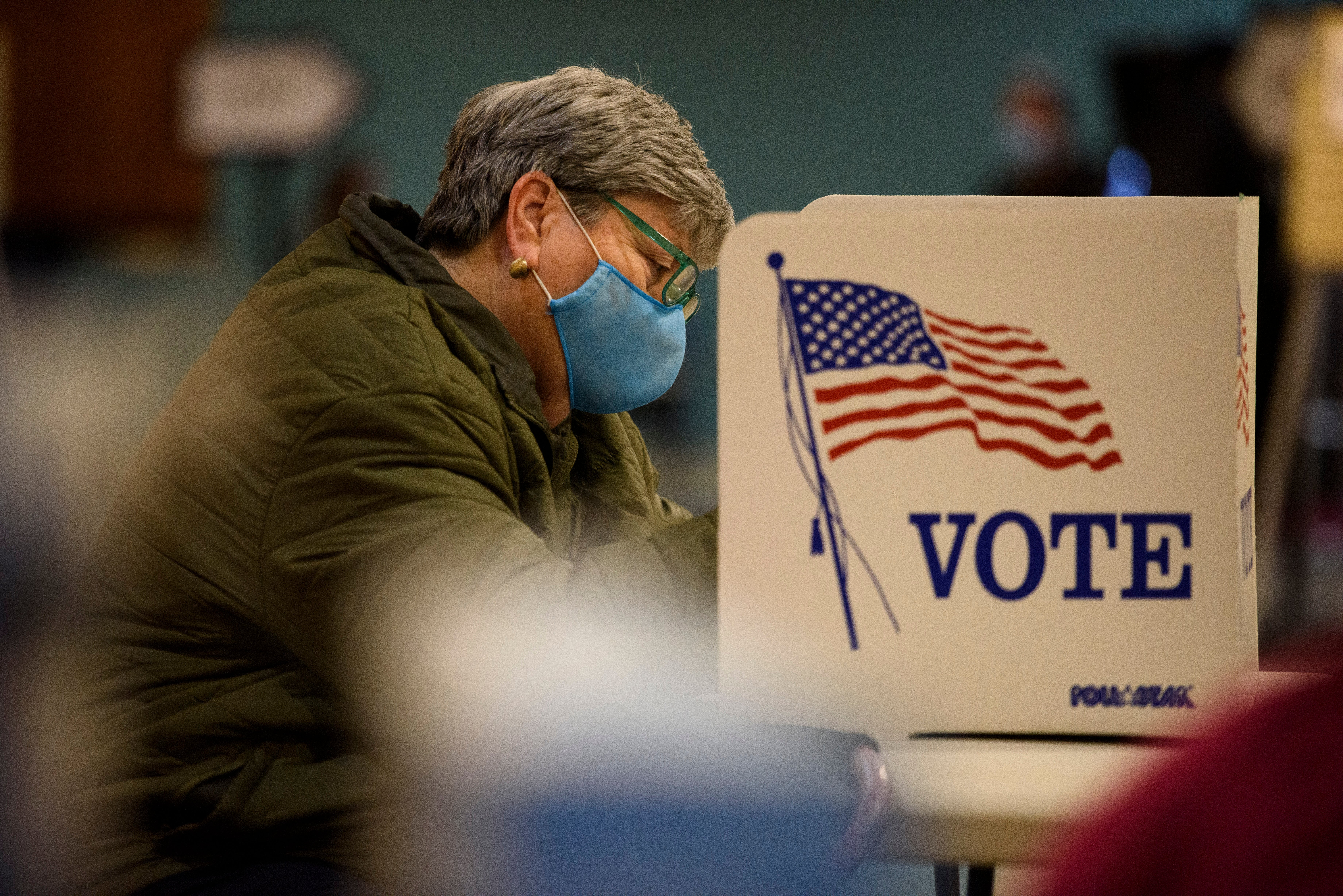 Estadounidenses acuden a las urnas para elegir presidente