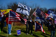 Ejército de simpatizantes de Trump vigila las elecciones