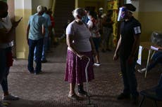 Puerto Rico: Cierran colegios electorales pese a largas filas