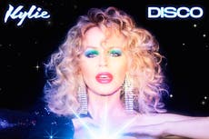 Análisis: Kylie Minogue revive la época disco con último álbum