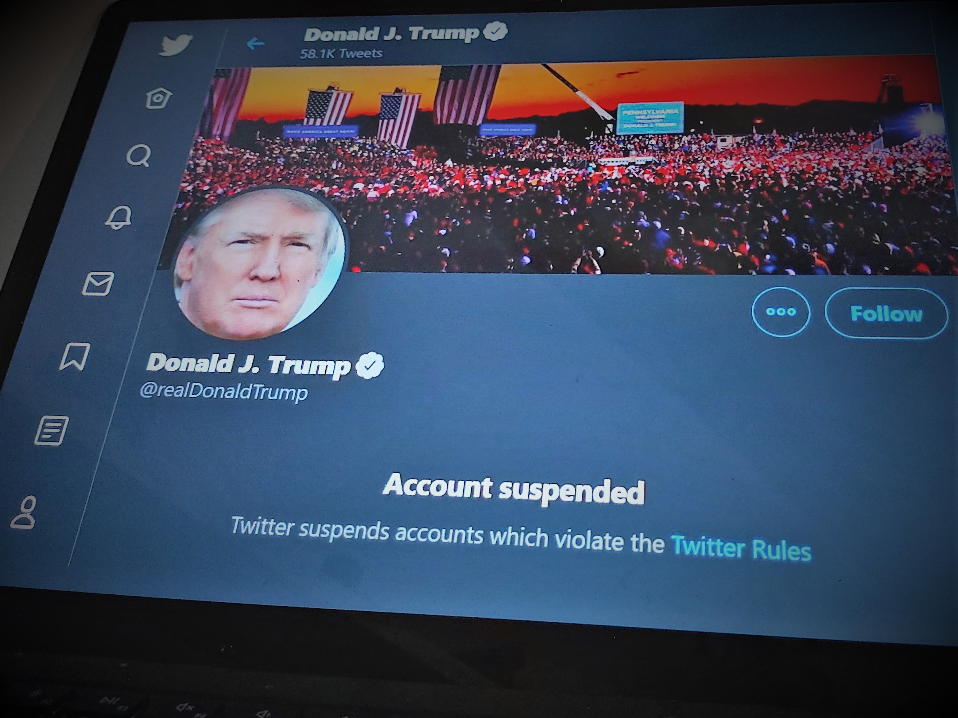 La cuenta de Twitter de Donald Trump podría suspenderse después de que deje el cargo, como muestra esta maqueta