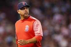 ¿Reunión? Medias Rojas podrían recontratar a Alex Cora
