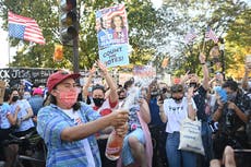 Simpatizantes de Biden celebran su triunfo frente a la Casa Blanca