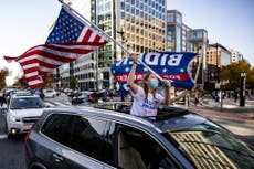 “Súper contagiosos”: McEnany critica festejos de victoria de Biden