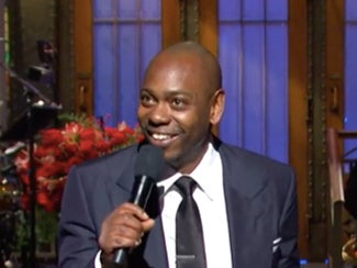 Dave Chappelle confronta a estudiantes en su antigua escuela después de ser llamado “intolerante”
