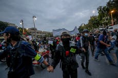 Manifestantes en Tailandia se enfrentan a la policía