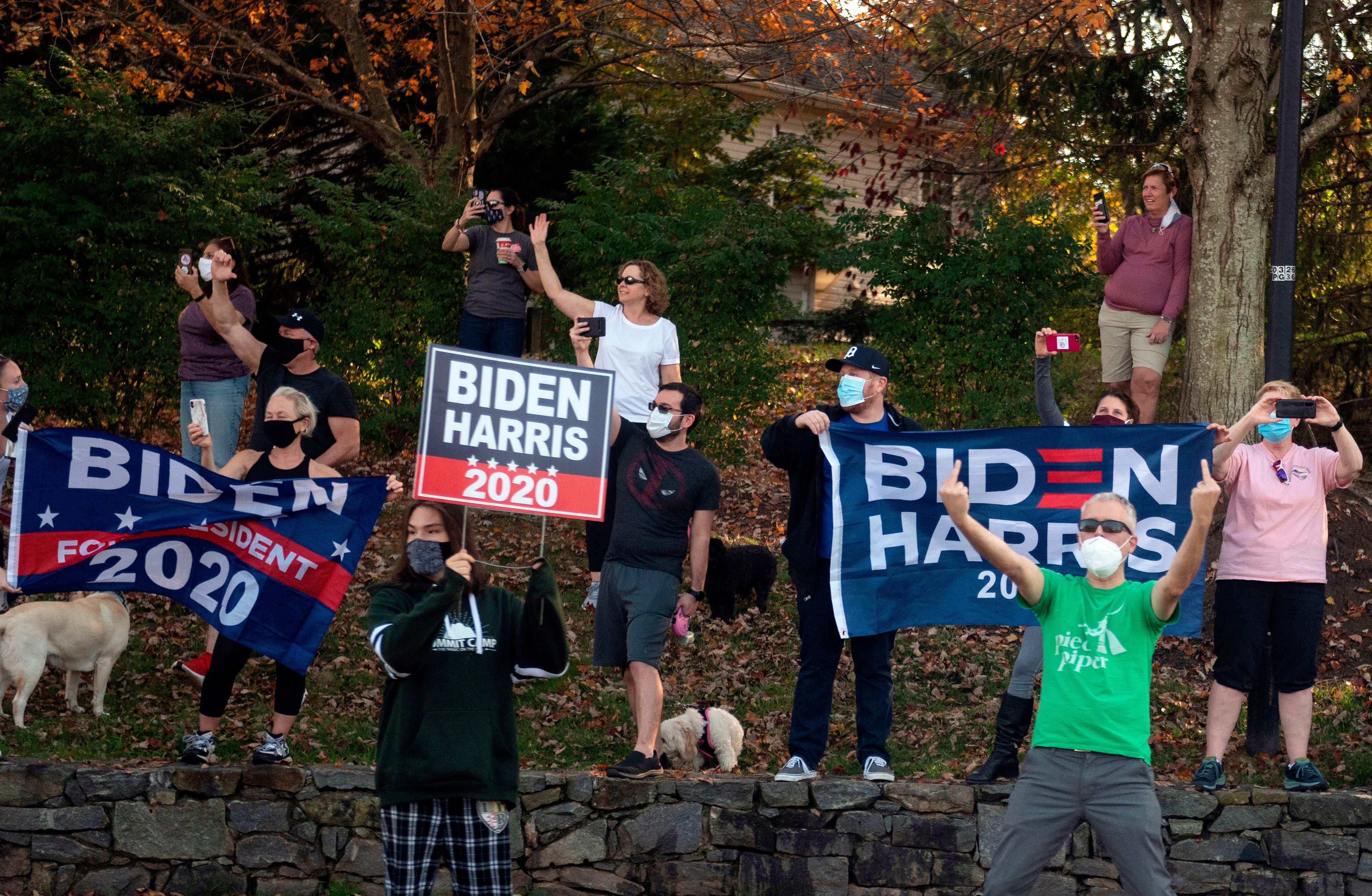 Así recibieron a Trump en la Casa Blanca tras sus días de golf 