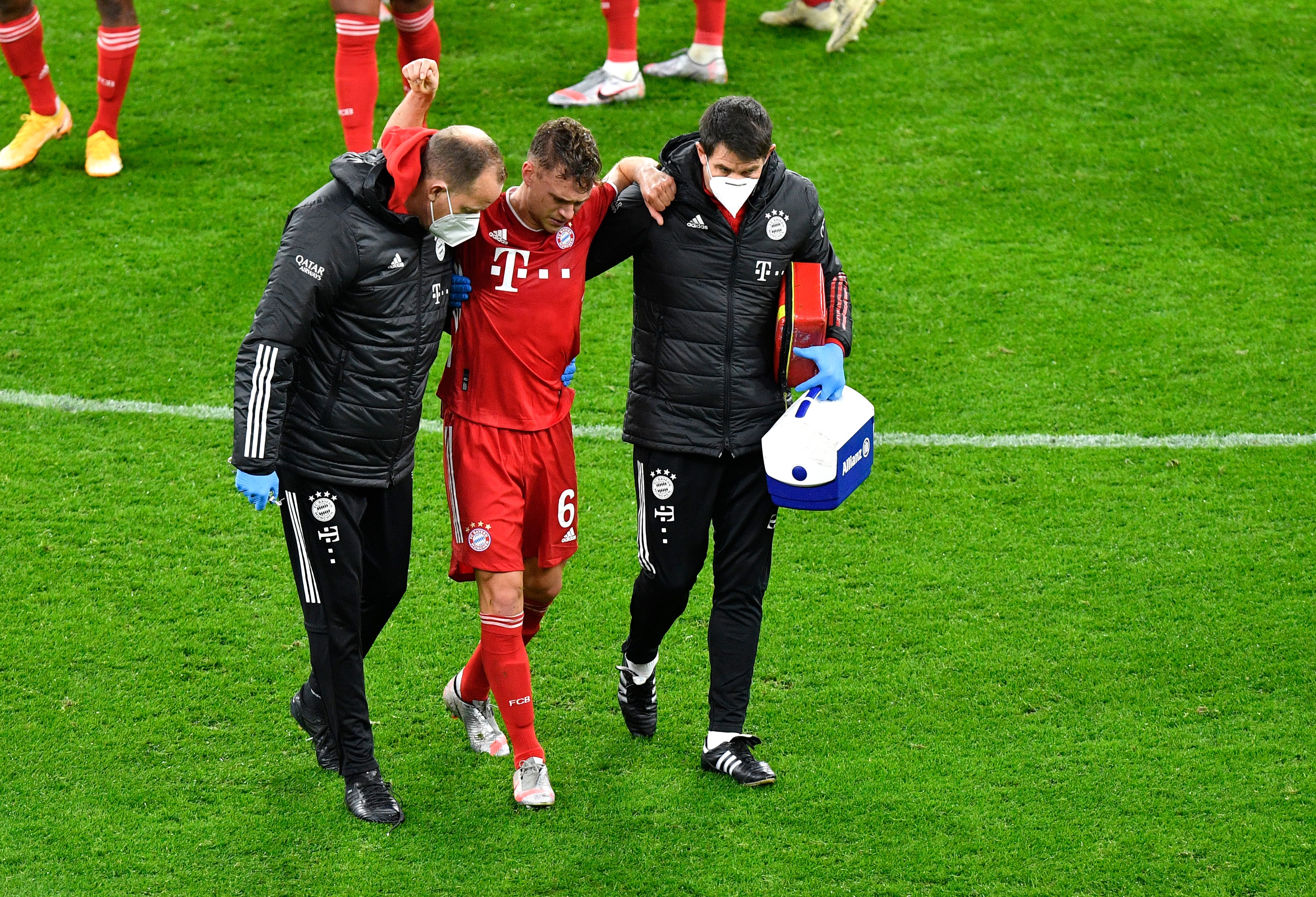 Kimmich sufrió daño en los meniscos de su rodilla derecha en una jugada con el delantero Erling Haaland del Borussia Dortmund.